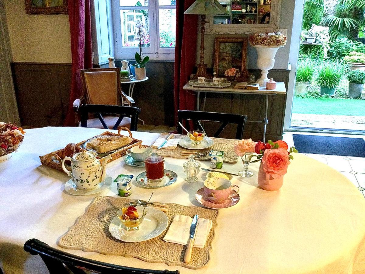 L'Orangerie Du General Bed and Breakfast Saint-Jean-dʼAngély Exteriör bild